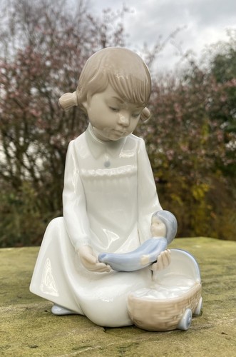 Nao lladro figurine - lladro, figurine’girl