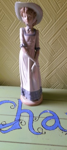 Nao porcelain figurine - nao,