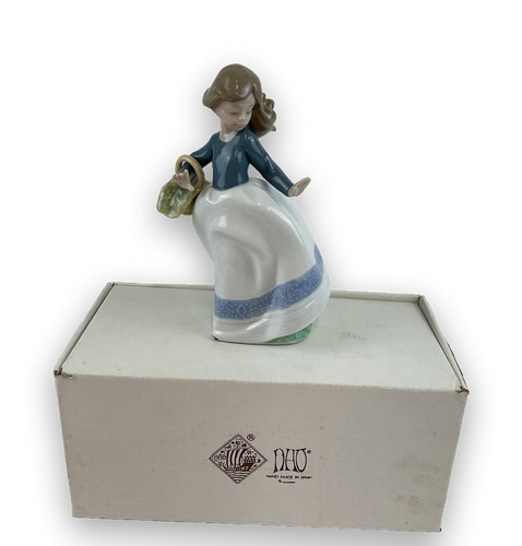 Lladro nao figurine - figurine, girl