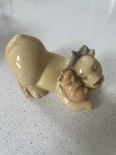 Nao lladro lioness - lioness, and