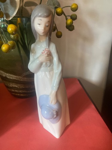 Lladro nao girl with - hat, and