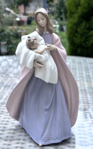 Nao lladro 1300 mother s - by, "mother's