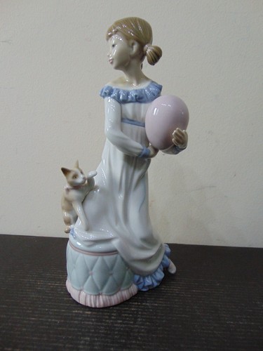 Nao lladro young girl - by,