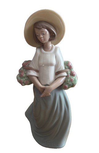 Nao lladro flower harvest - by,