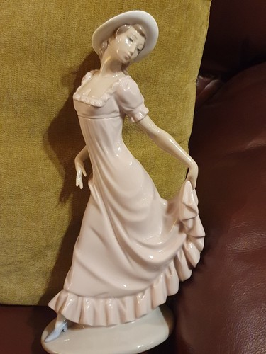 Lladro nao lady figurine - lady,