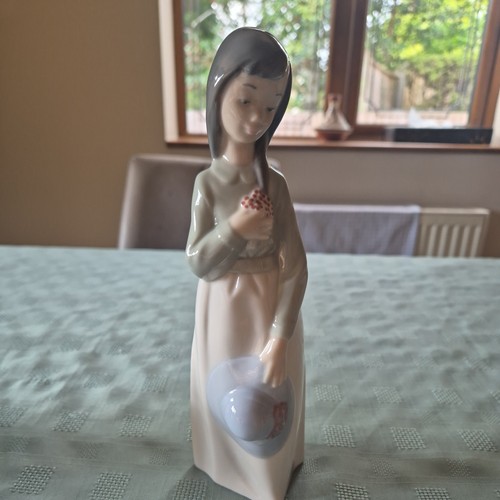 Lladro nao figurine girl - figurine,