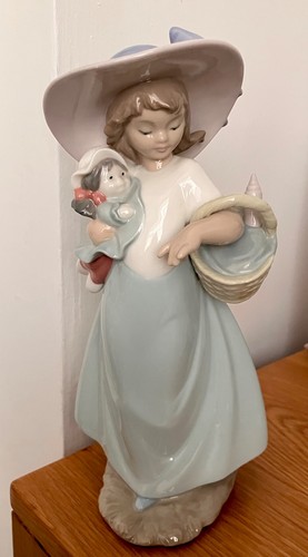 Lladro stunning lady with - stunning,
