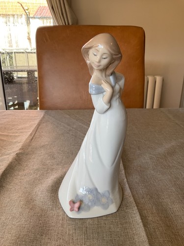 Nao lladro figurine girl - figurine,,