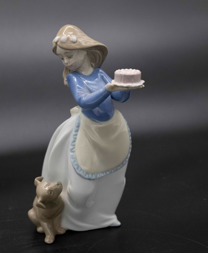Nao lladro puppy - by,