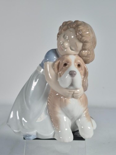 Nao lladro loveable - by,