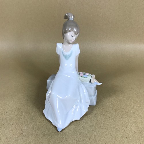 Nao lladro spring has - nao,