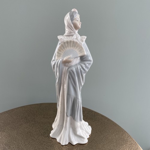Lladro nao lady with - nao, and
