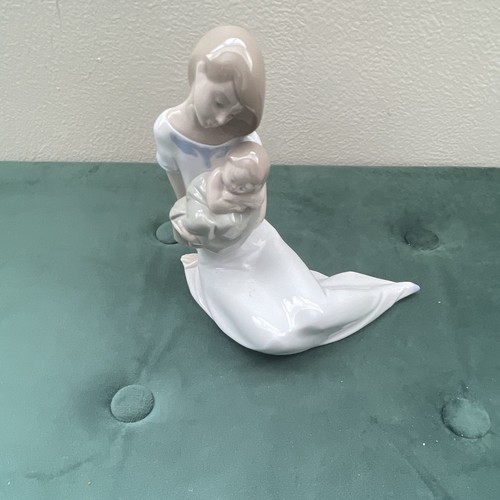 Nao figure mother - figure, baby